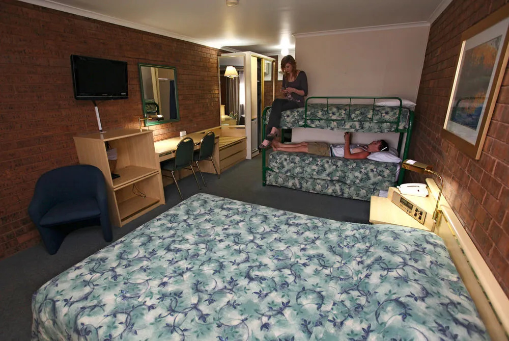 Countryman Motor Inn