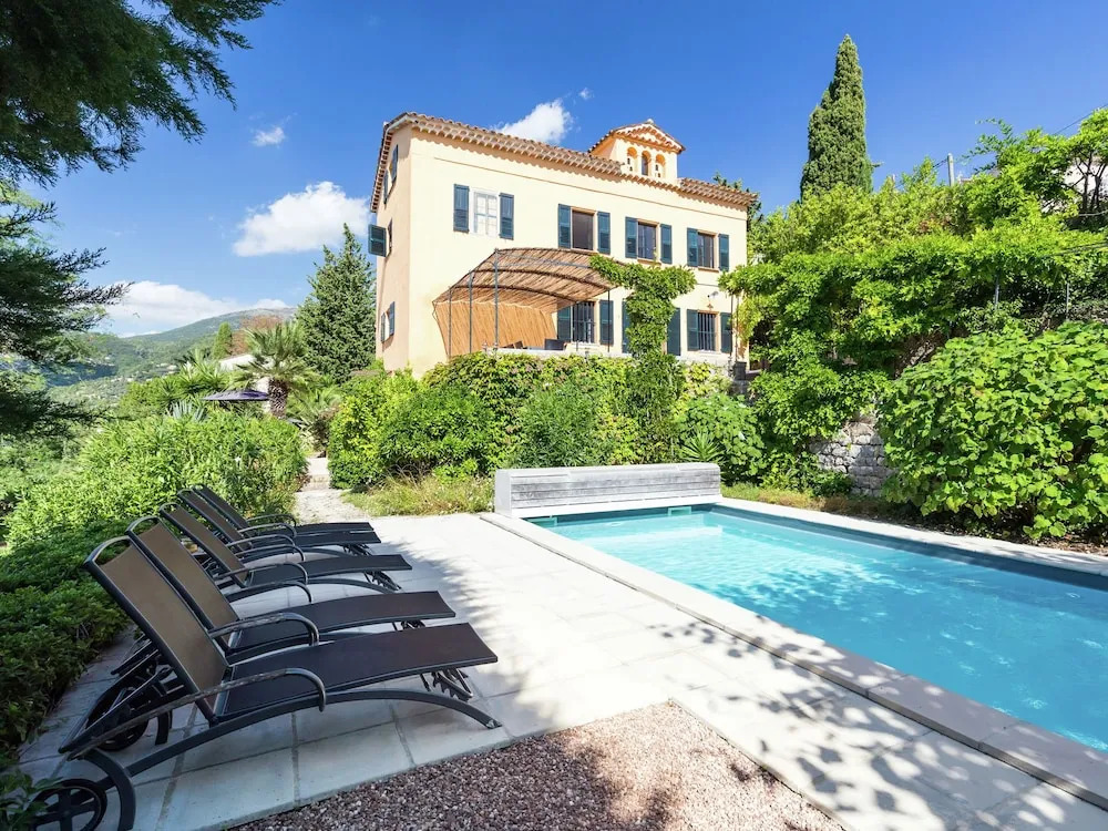 18thC perfumers home, heated pool & view