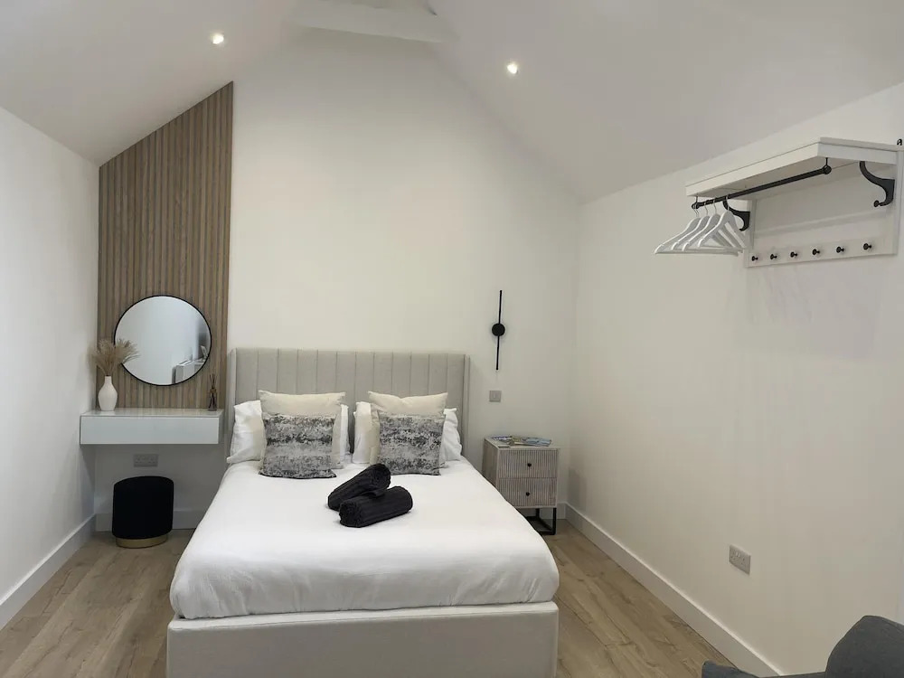 The Lodge Hideaway - Studio Style, Simple Luxury