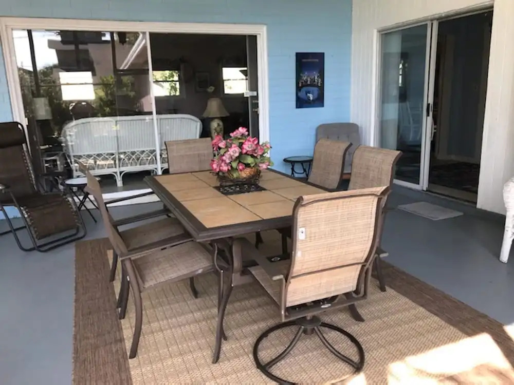 COASTAL BREEZES home