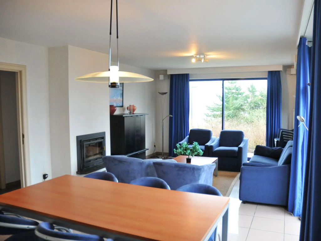 Apt w/ Fireplace & Garden
