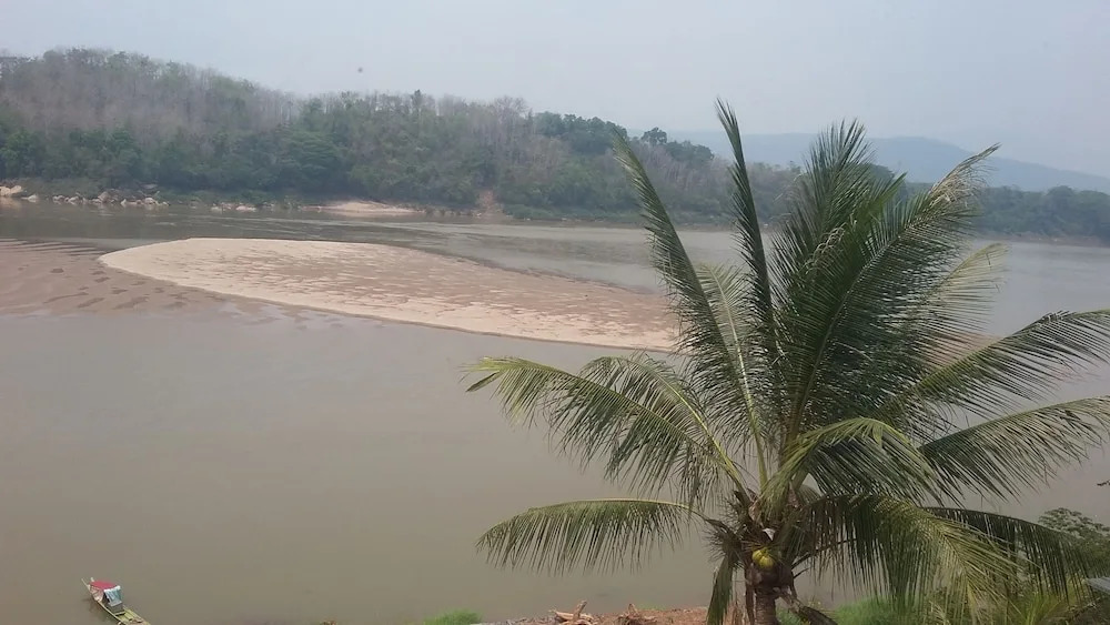 Sengmany Riverside Hotel