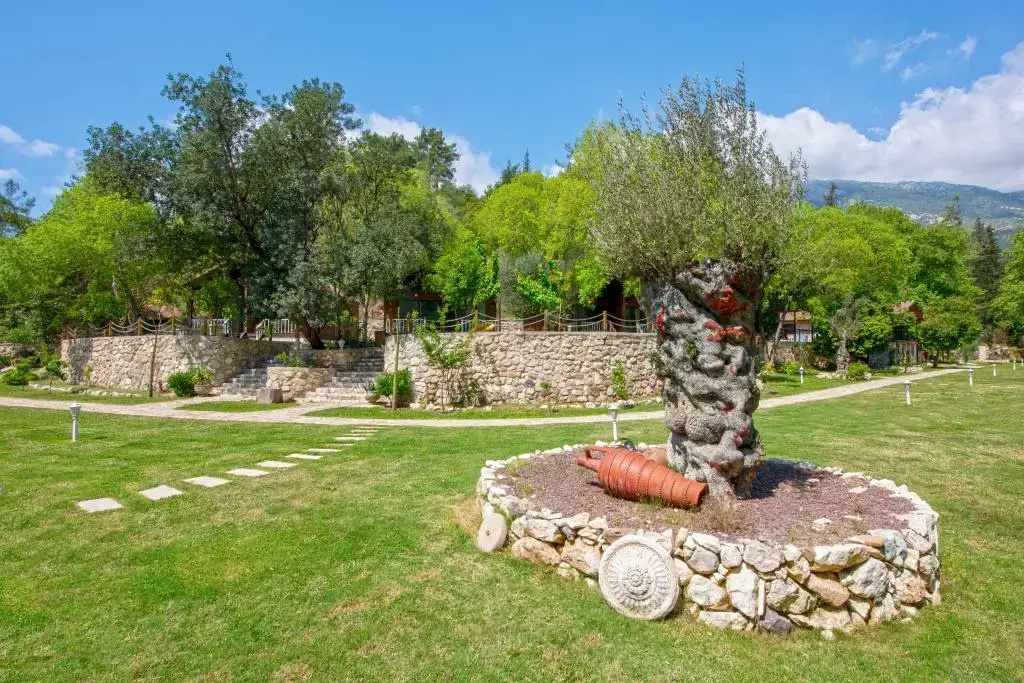 Yusalis Garden Hotel +12 Adult