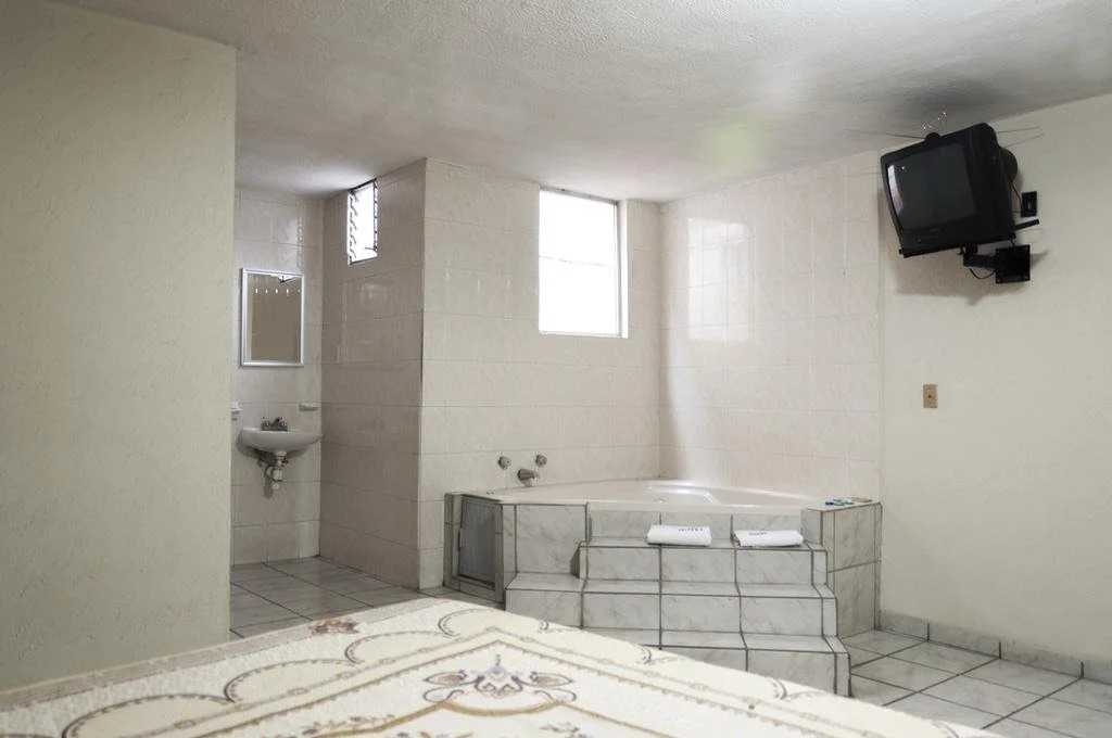 Hotel El 2000