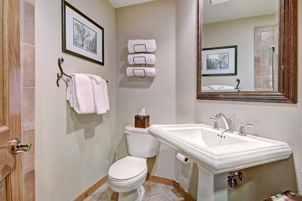 3069 Timbers  2 Bedroom Condo by RedAwning