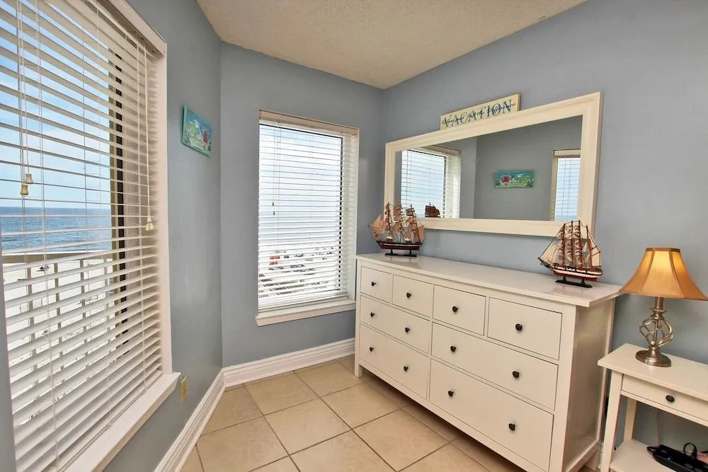 Boardwalk 486 by Youngs Suncoast