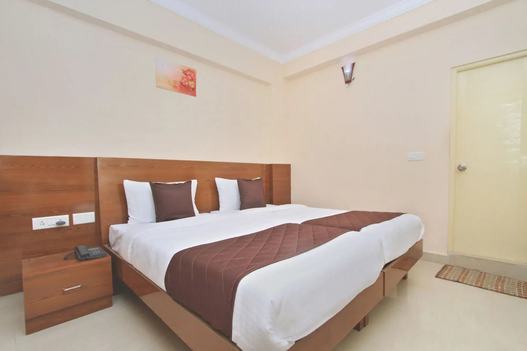 OYO 23743 Hotel Nash Inn