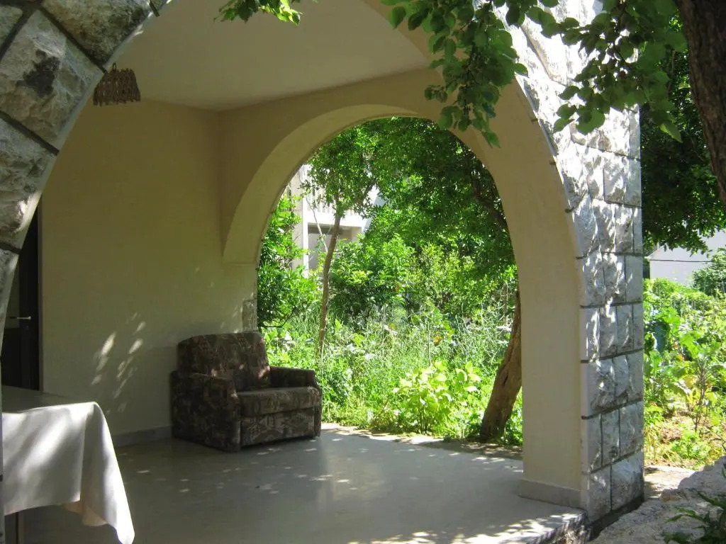 Apartments and Rooms Artemida