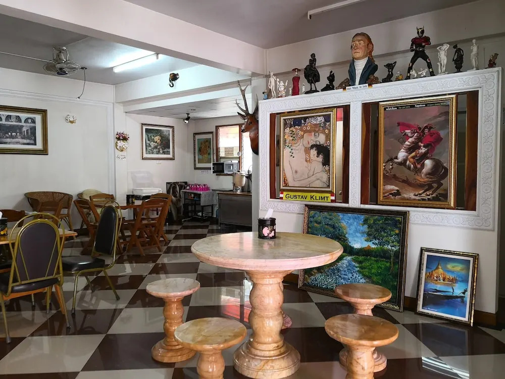 Phadaeng Hotel
