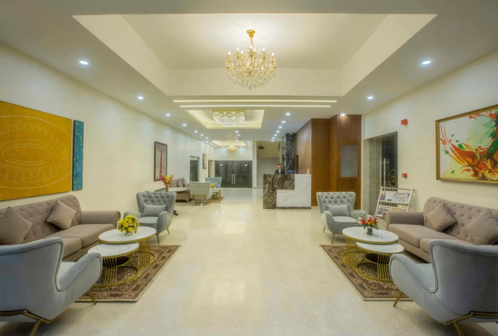 Hotel Luxe Opera NH8 - 7km from IGI Airport Delhi