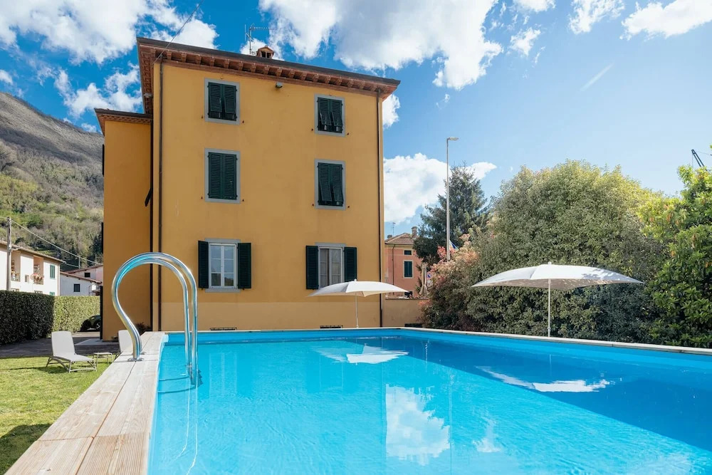 Lucca Francos Villa