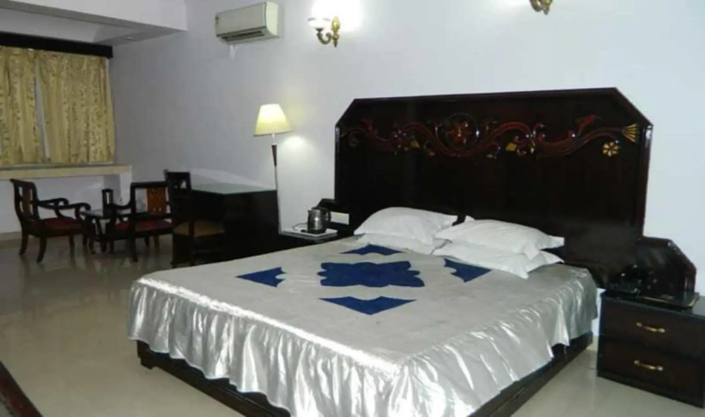 City Hotel