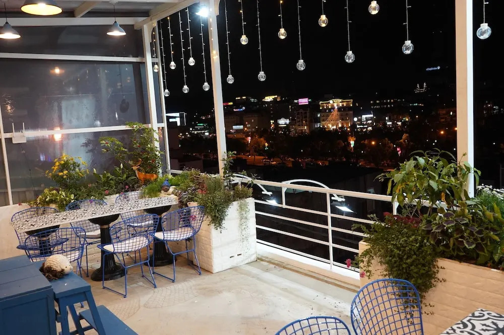 Thong Nho Oi Hostel