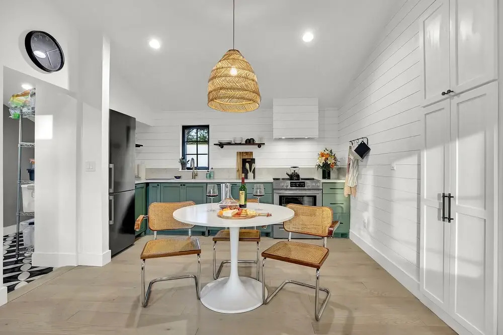 New! Luxury Vacation Cottages W/deck & Patio