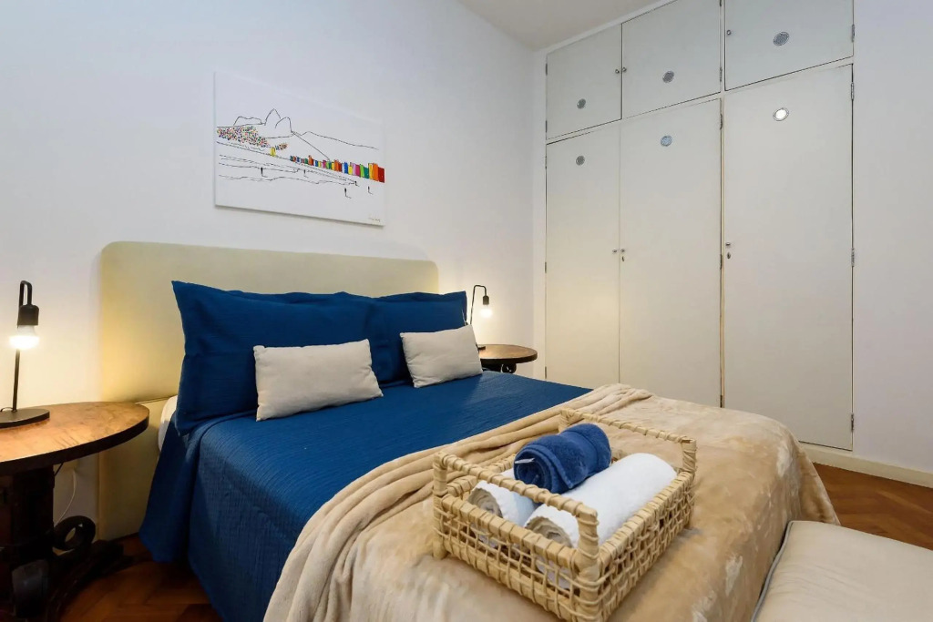 Omar do Rio - TN 239/301: Grande Apartamento p/ Até 10 pessoas, Internet 240mbps, Workstation, Smart TV, 100 metros do Metrô e 500metros da Praia de Copacabana