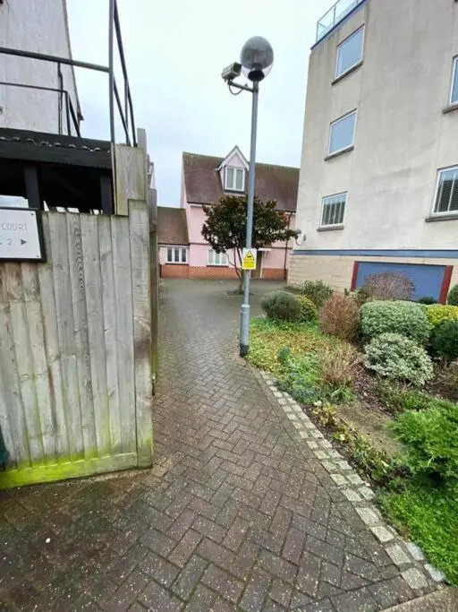 Sapphire - 3 Bedroom House Sleeps 7 with Parking.