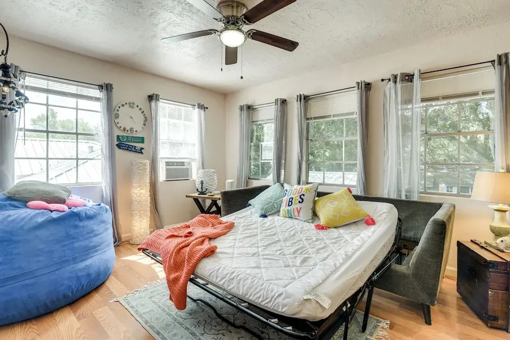 3 Mi to Boardwalk: Bacliff Apartment w/ Hot Tub