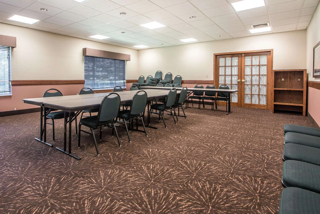 Quality Inn & Suites East Troy I-43