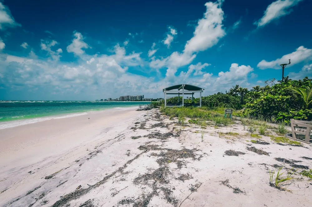 Lido Key Retreat by SKLRP