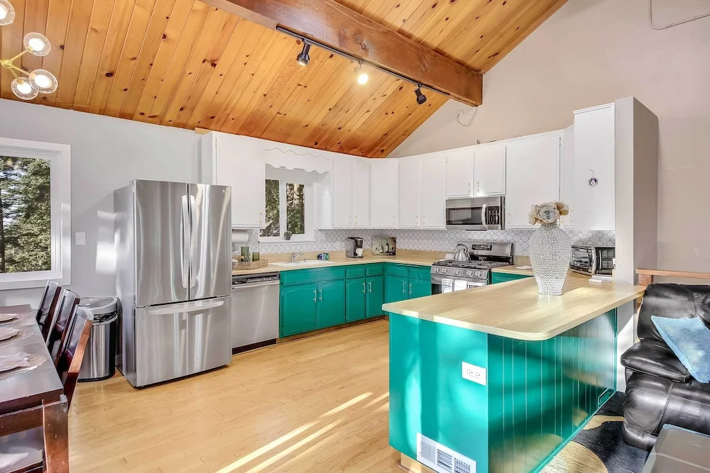 Tree-Lined Lake Arrowhead Cabin ~ 1 Mi to Village