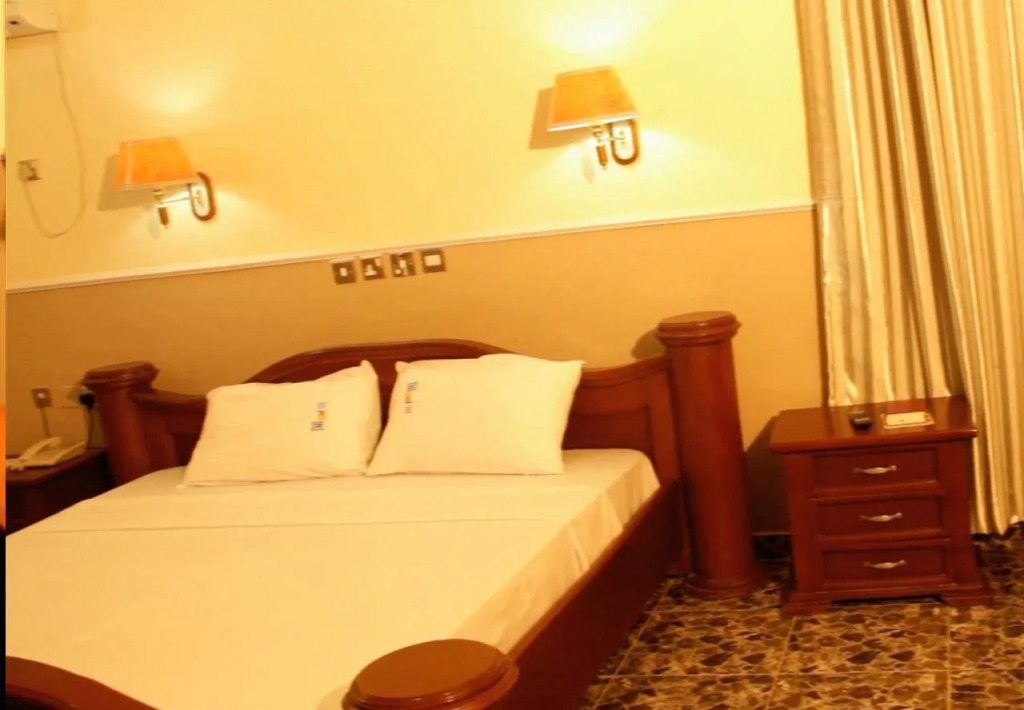 Hi Point Hotel & Suites