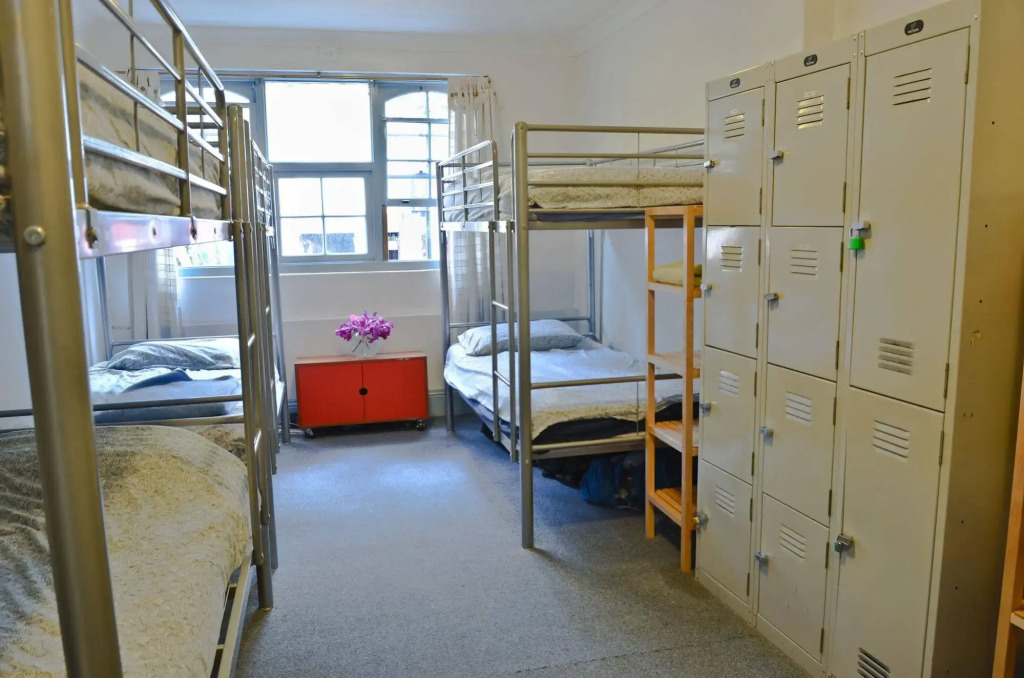 Lil Roo - PodBed Hostel