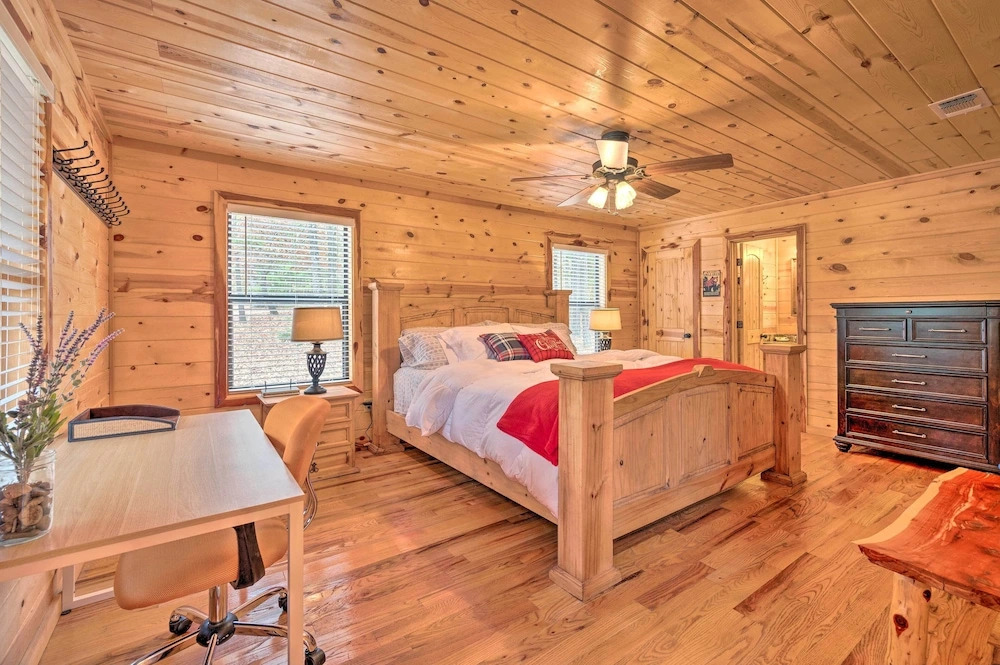 Hot Tub: 'little Bear's Pond' Broken Bow Cabin
