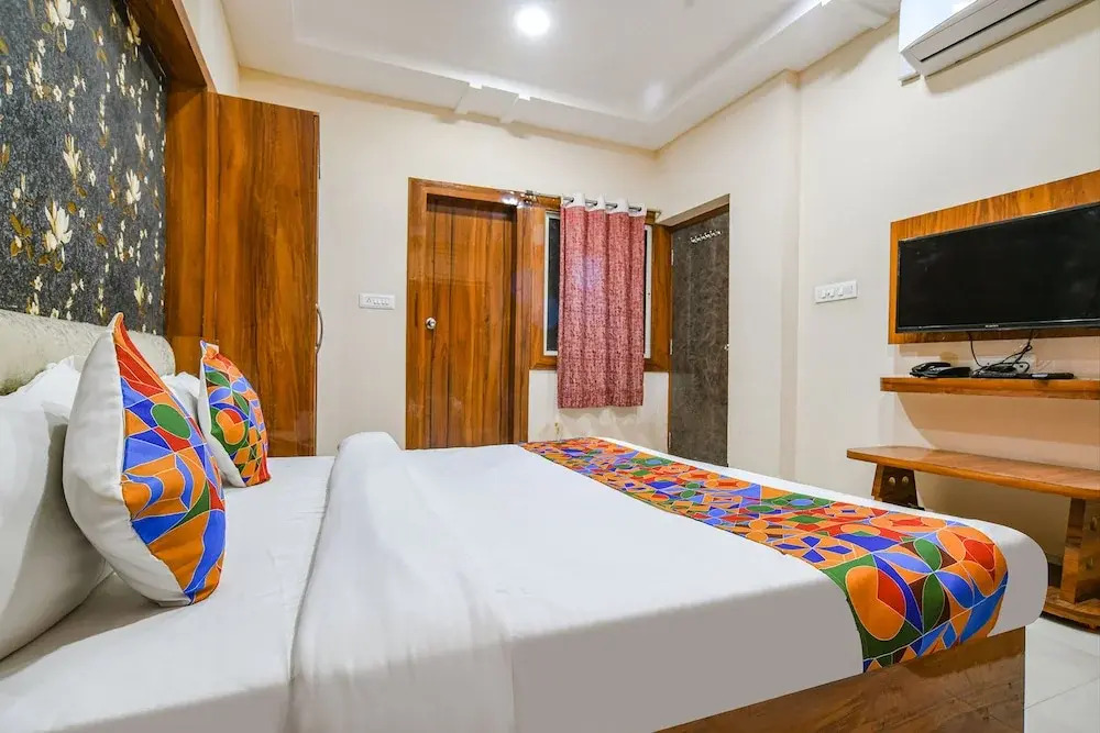 FabHotel Royal Palace