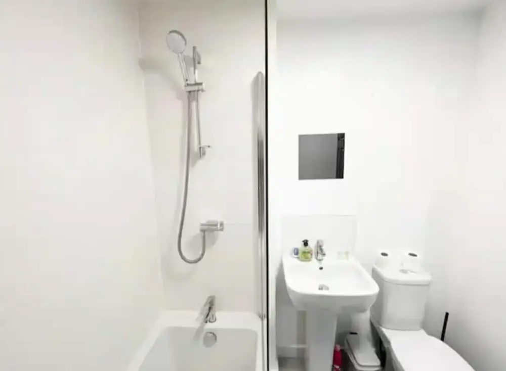 Charming 3 Bed Home in Stepps, Glasgow - Garden & Patio