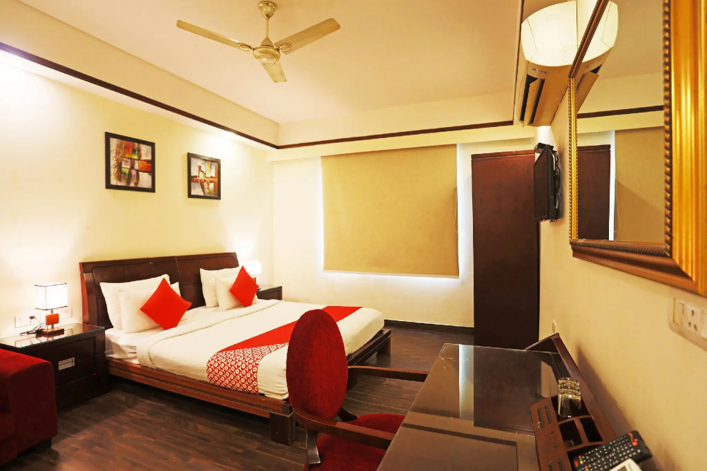 OYO 27927 Hotel Picasso