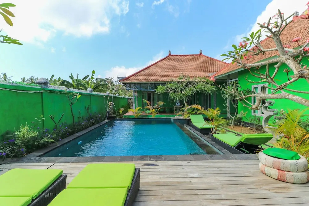 The Green Groves Hostel
