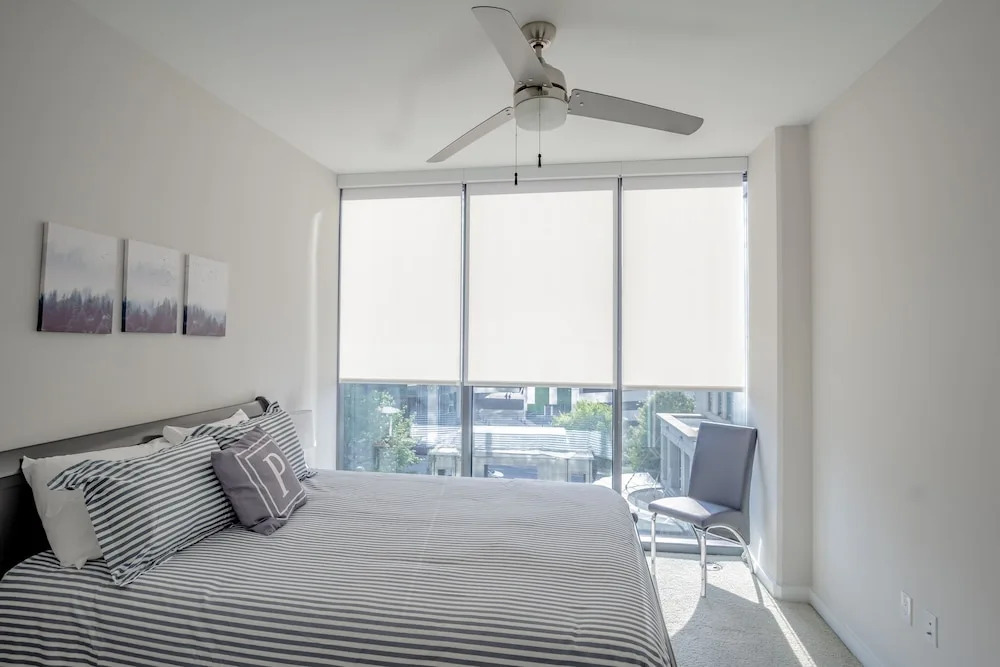 High Rise 2 Bedroom apartment in a Great location 2 Apts by RedAwning