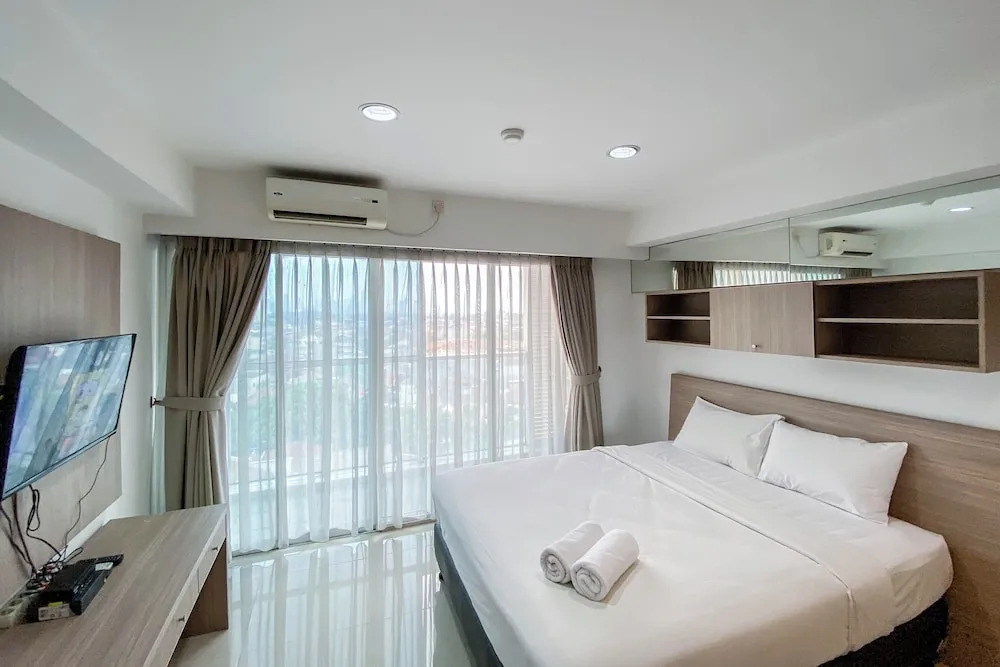 Homey And Cozy Living Studio At Tamansari The Hive Apartment