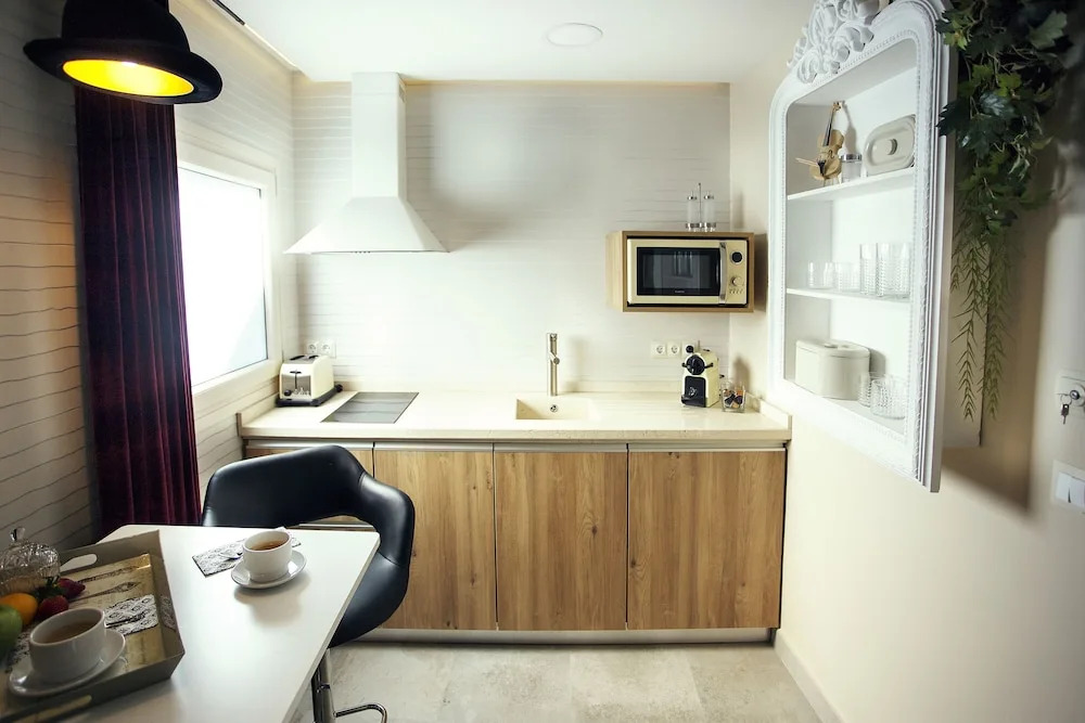 Cabaret Terrace Suite