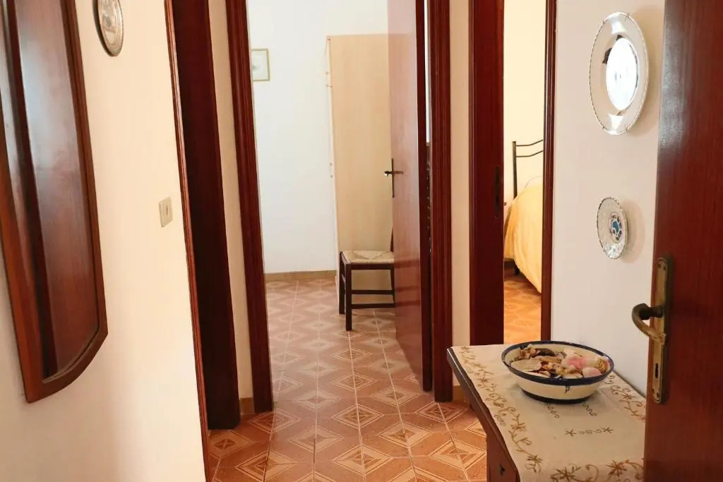 Central Apartment On The Beach With Balcony, Wi-fi Air Conditioning Parking