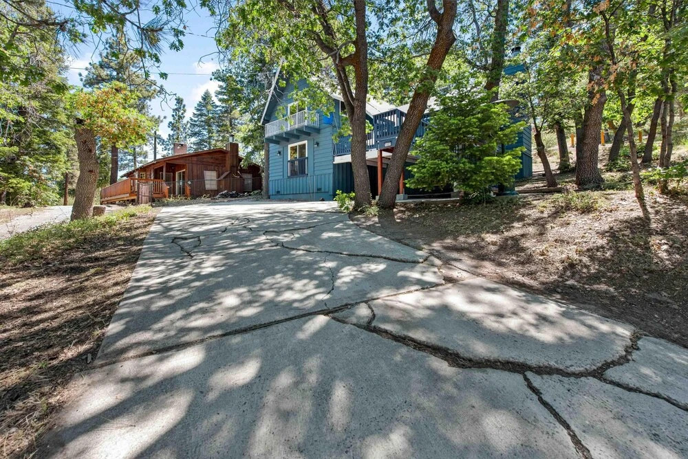 102 - Blue Cozy Cabin