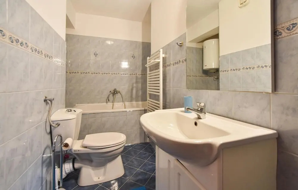 Beautiful Home in Jesenice With Wifi and 3 Bedrooms