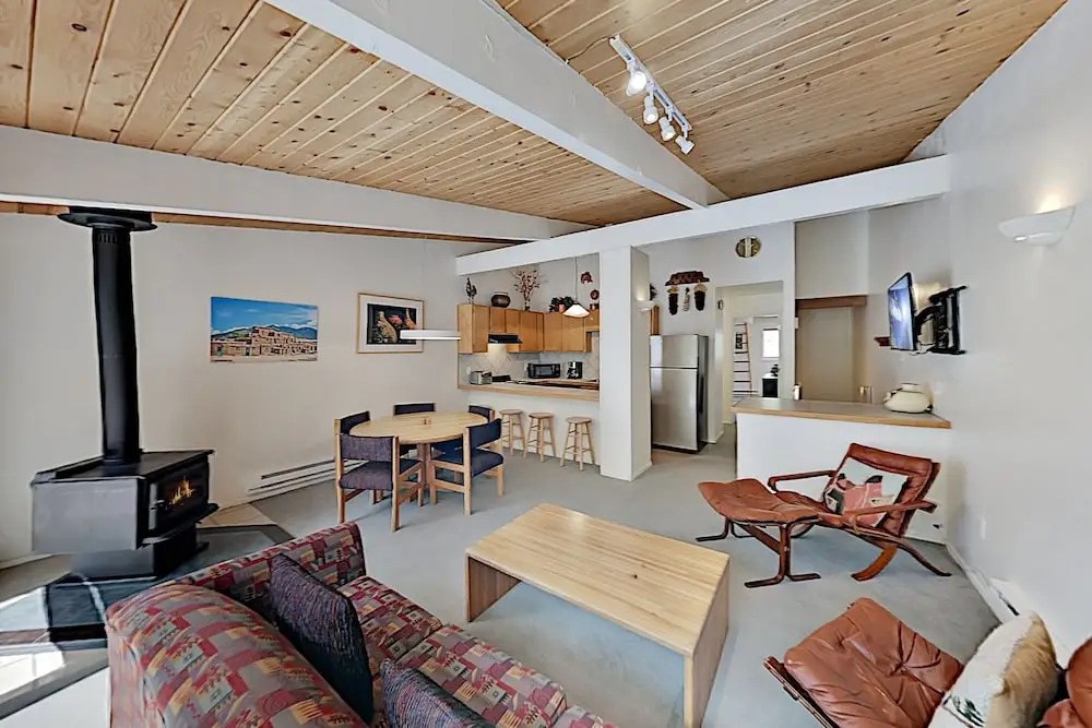 13tr18vy 2 Bedroom Condo