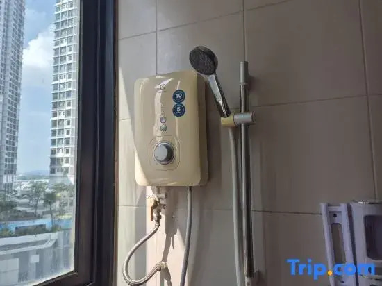 Up to 9pax, i-City i-Suite FREE WIFI 50"TV