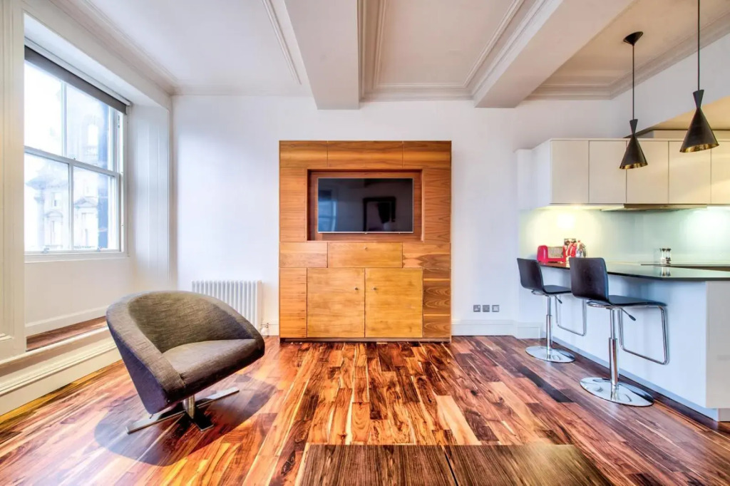 Sumptuous 2BR Apt Next To Edinburgh Castle!