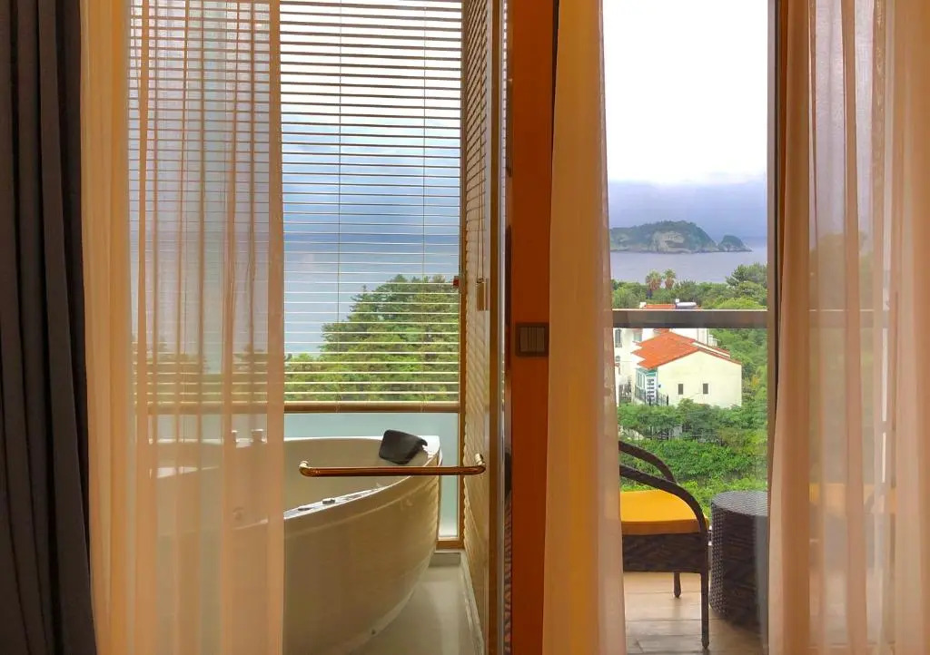 GoldOne Hotel & Suites