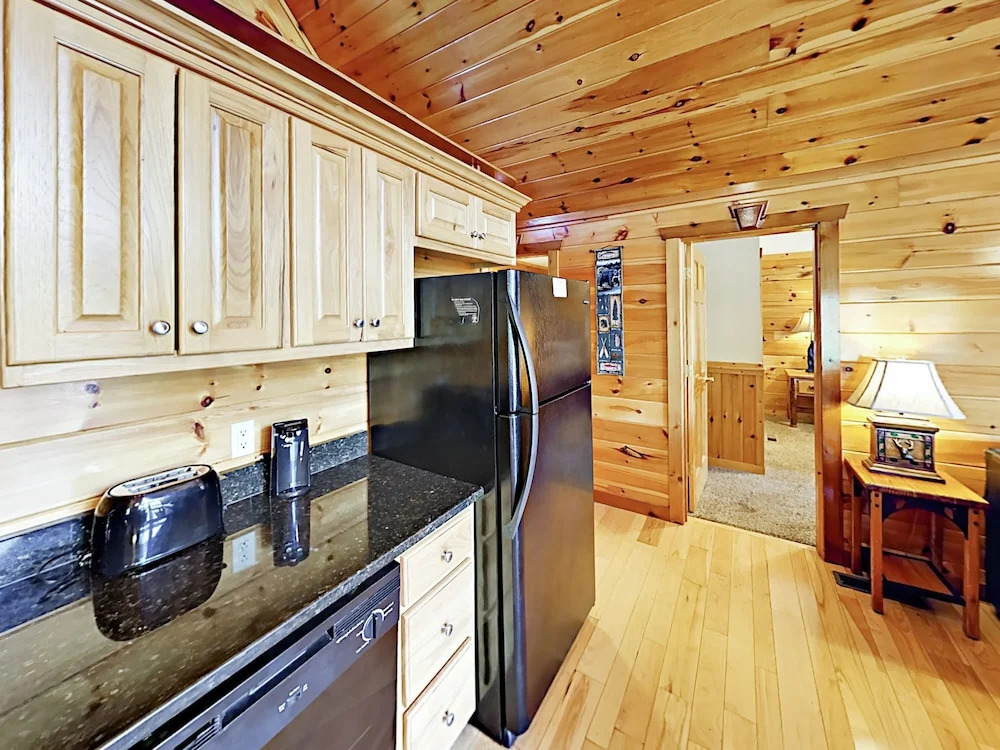 Black Bear Falls Cabin 2 Bedrooms 2 Bathrooms Cabin