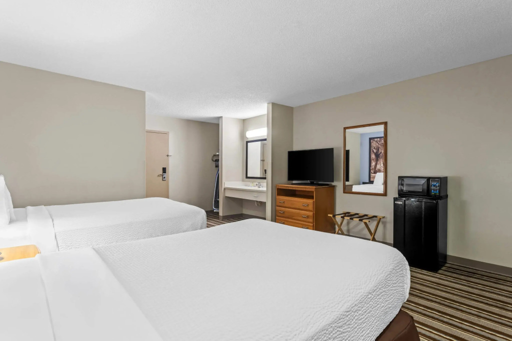 Super 8 by Wyndham Valdosta GA I-75
