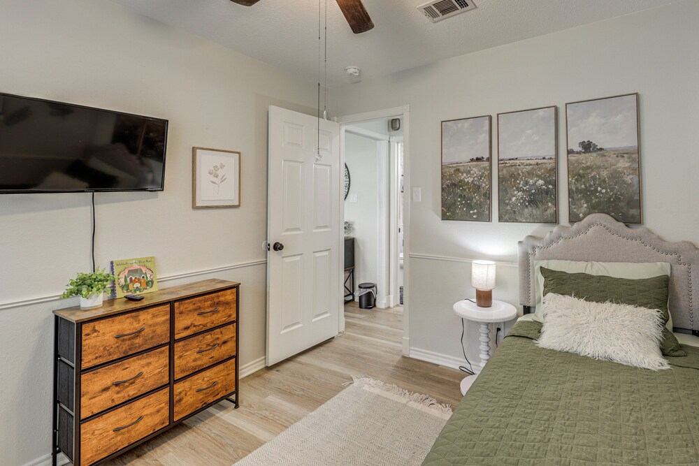 2 Mi to Dtwn! Modern Round Rock Oasis w/ Patio