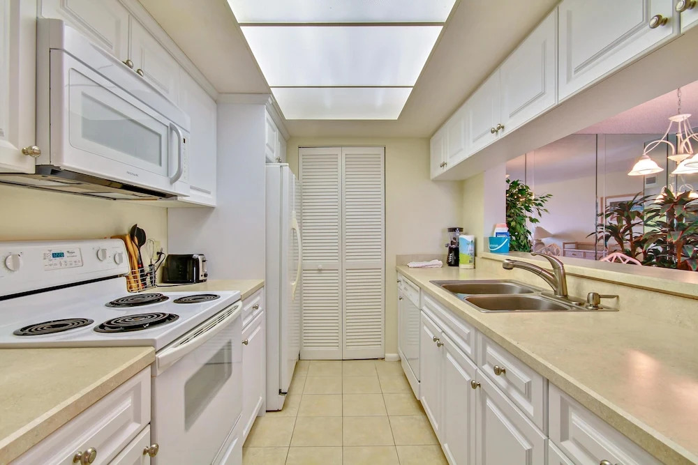 Land's End 406 Building 1 Top Floor With 2 Balconies/bay Views