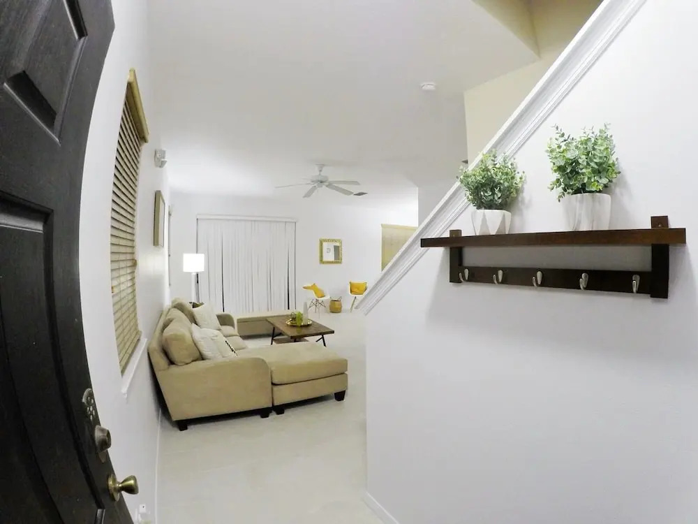 Four Bedroom Pool Home - 1008 RR - Vusa