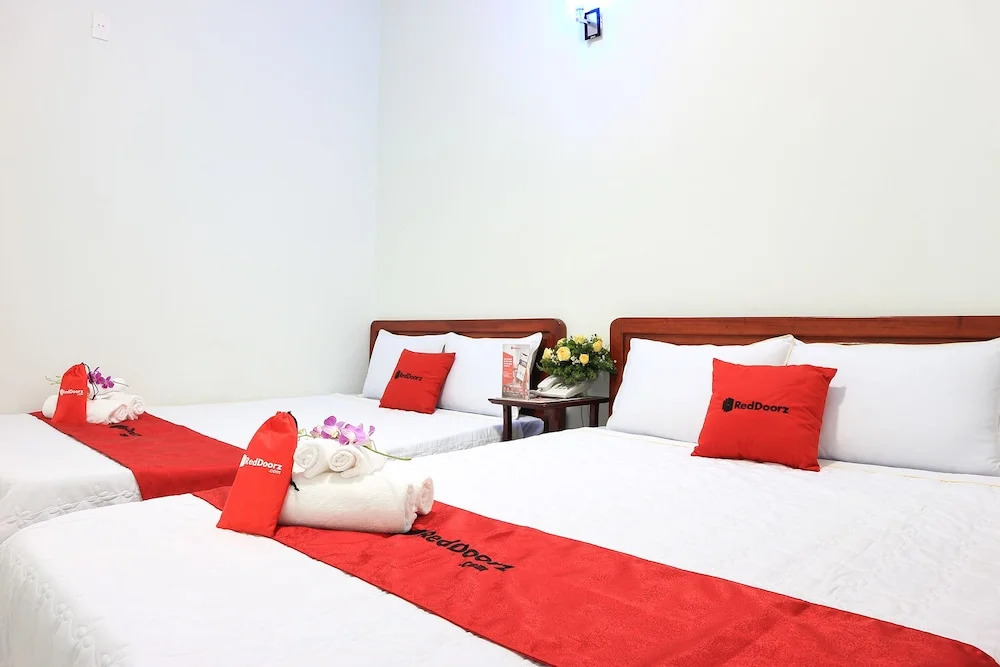 RedDoorz near Bai Sau 3