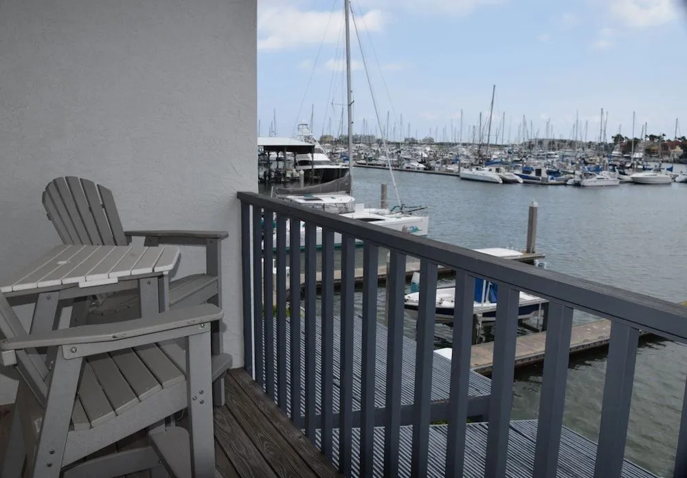 Selleck Condo by RedAwning