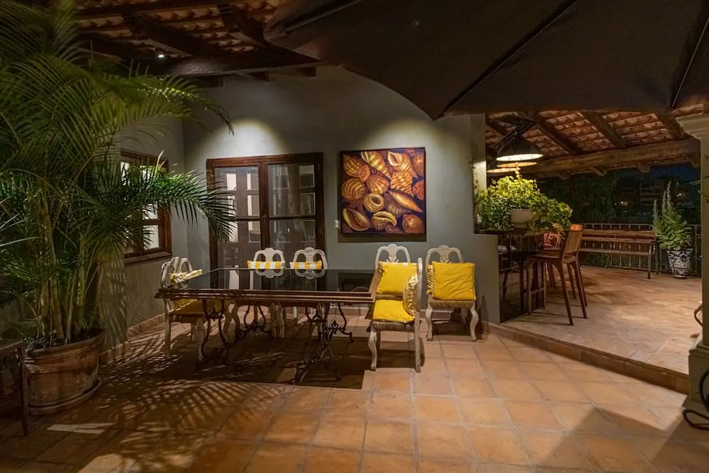 HOLT - Classic Chalet with Pool Overlooking Parroquia