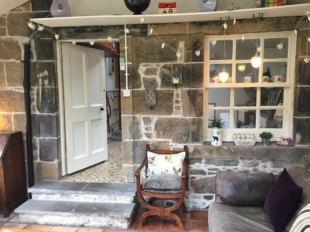 XV Albert Place